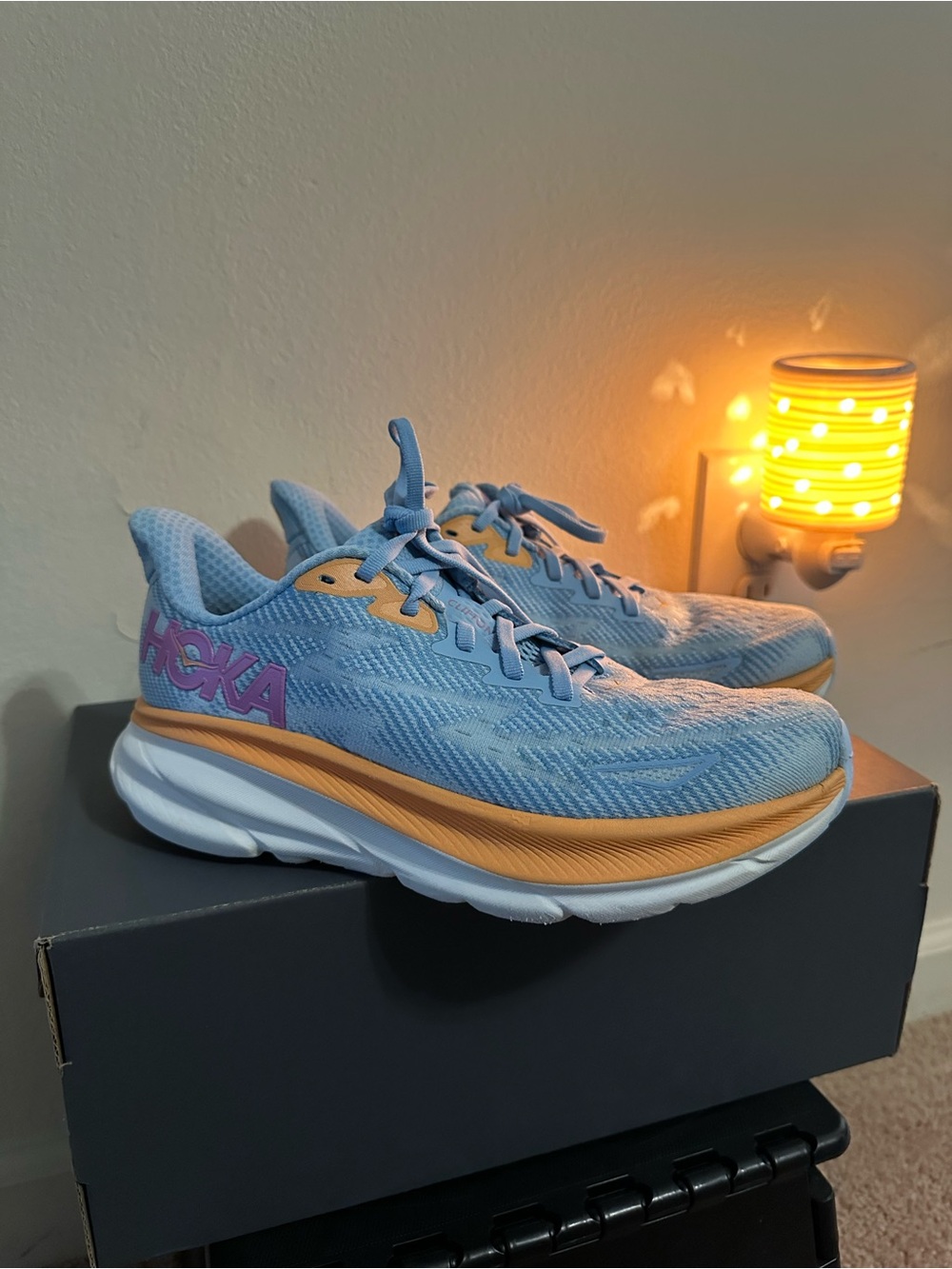 Hoka Clifton 9 Women’s blue and black logo running shoe interior label Size 6B
